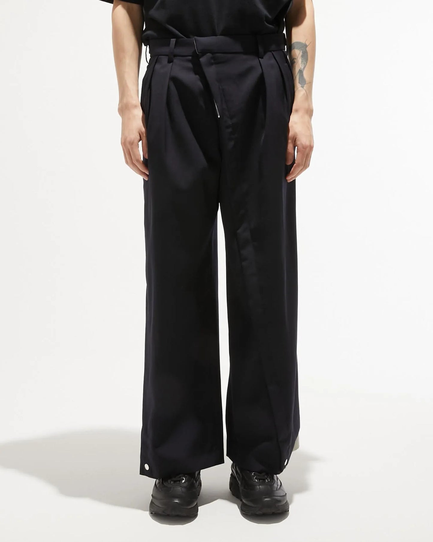 ∠13° GABARDINE WIDE SLACKS NAVY