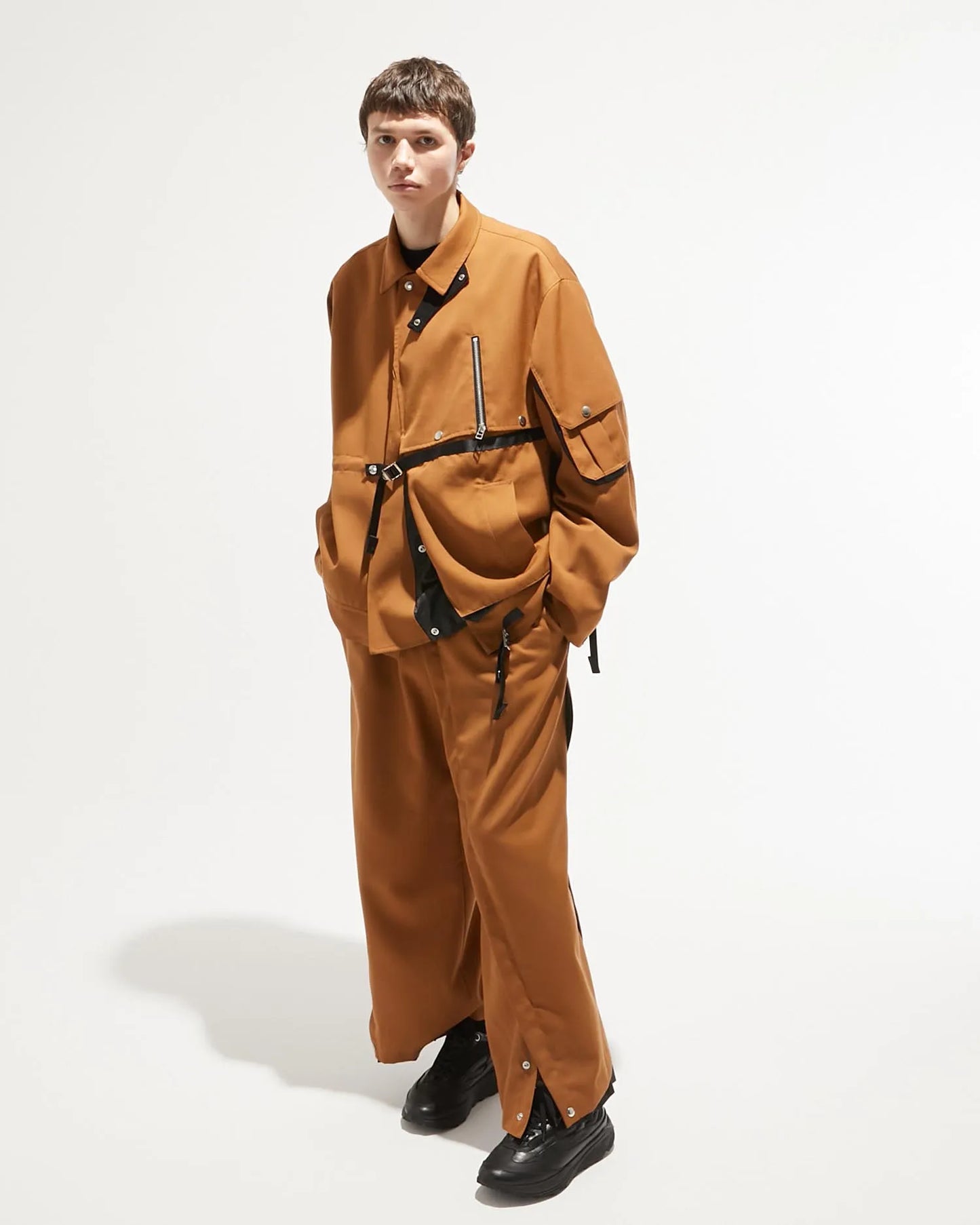 ∠13° GABARDINE WIDE SLACKS YELLOW BROWN