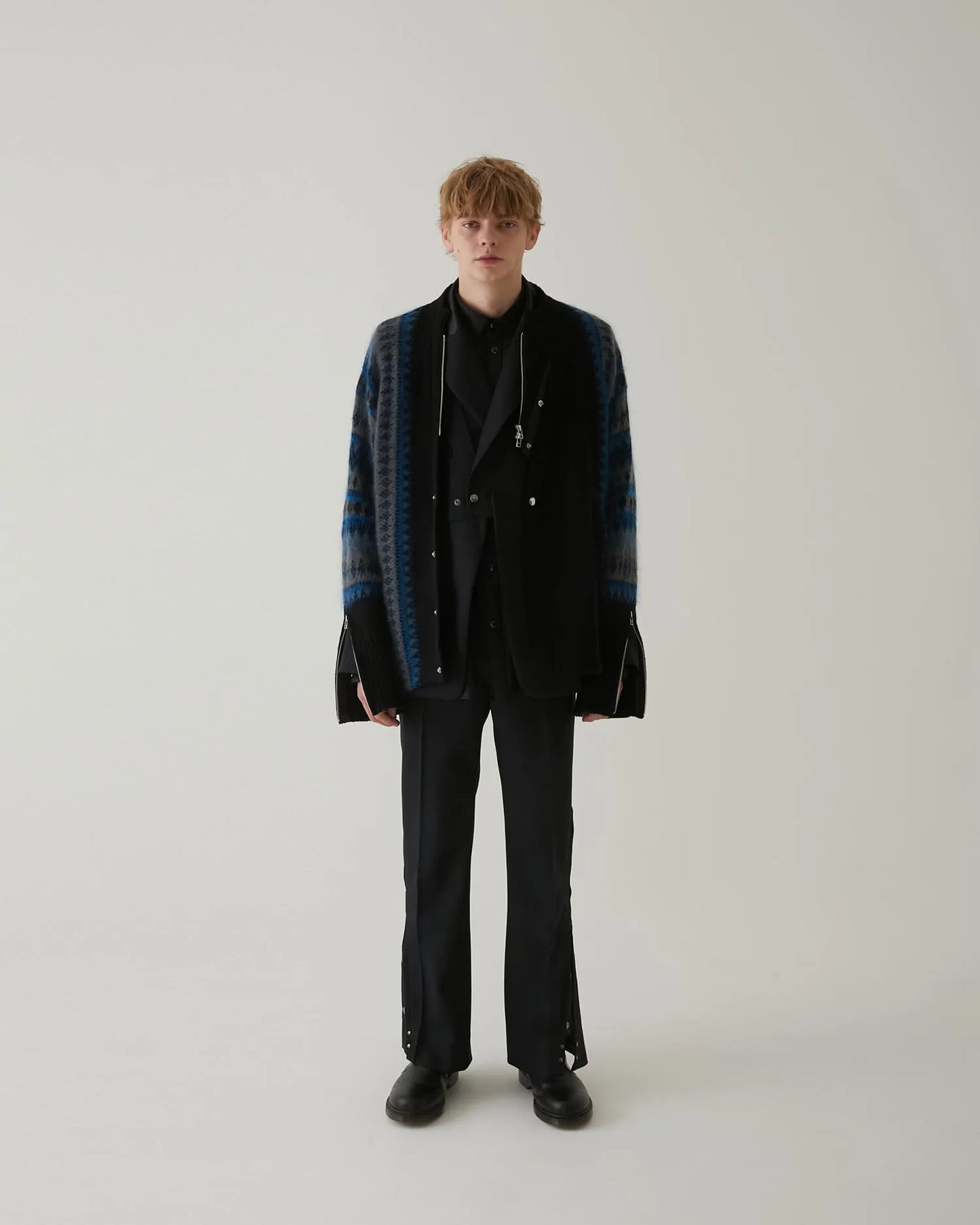 FAIR ISLE FRONT SLIT KNIT BLACK × BLUE