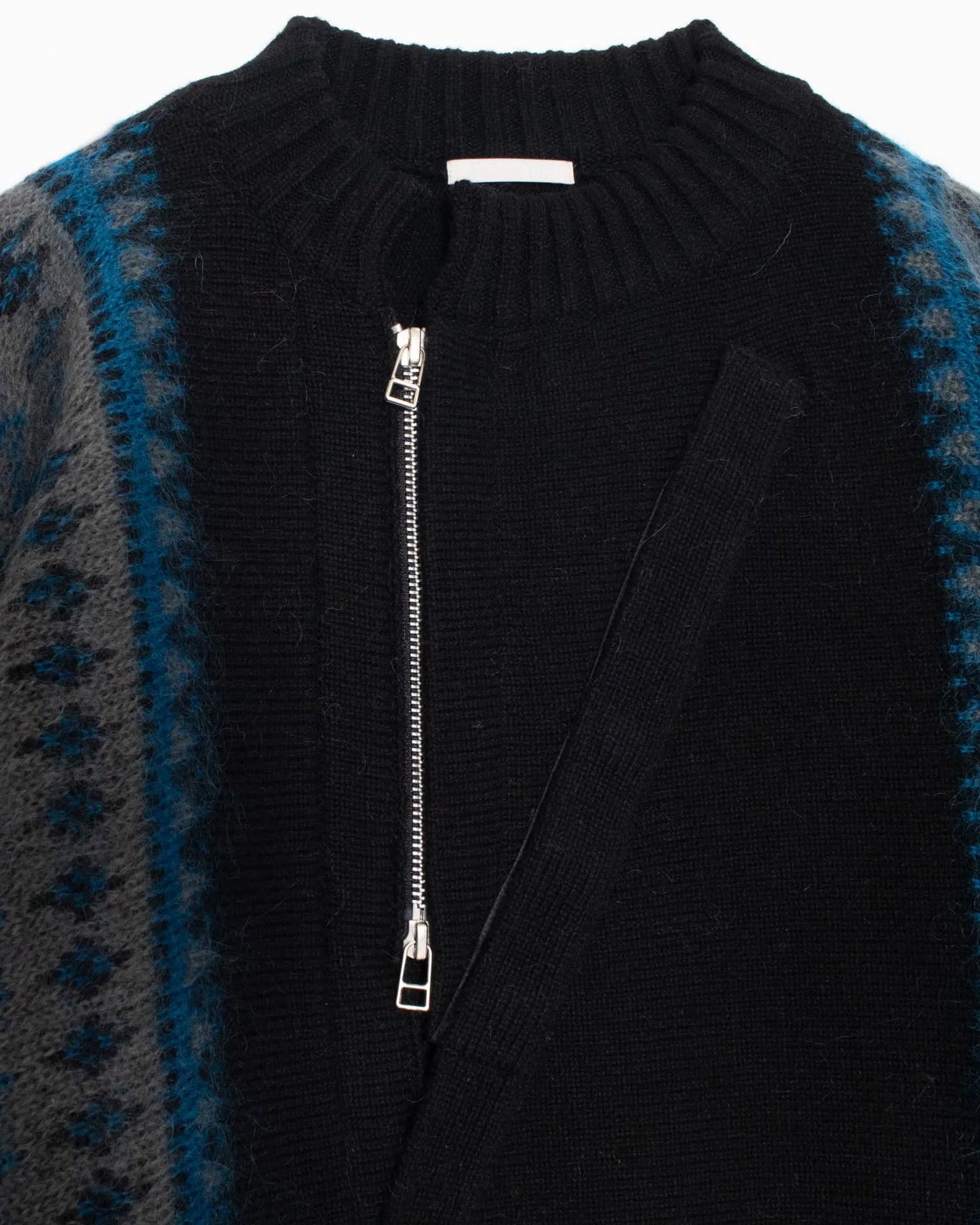 FAIR ISLE FRONT SLIT KNIT BLACK × BLUE