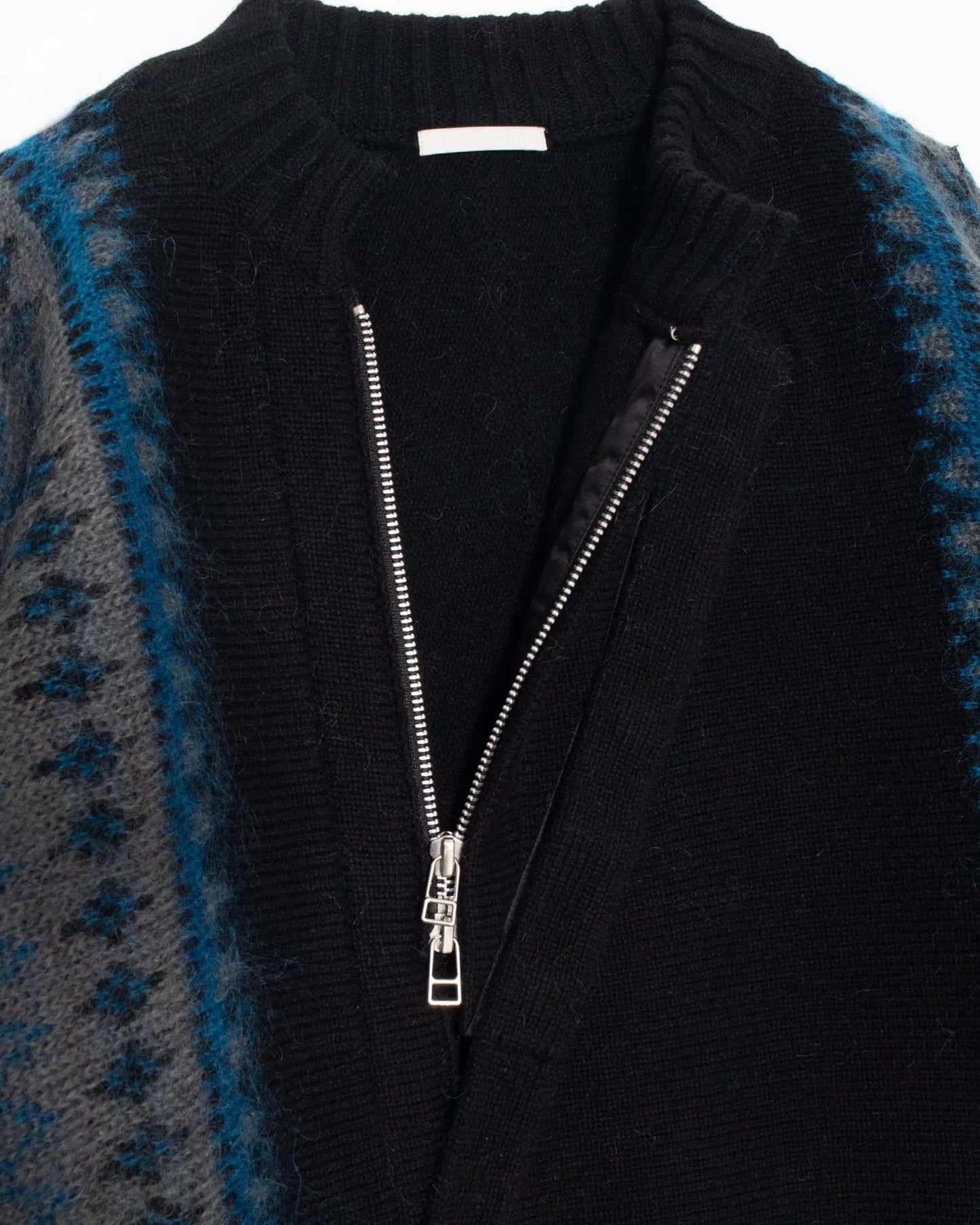 FAIR ISLE FRONT SLIT KNIT BLACK × BLUE