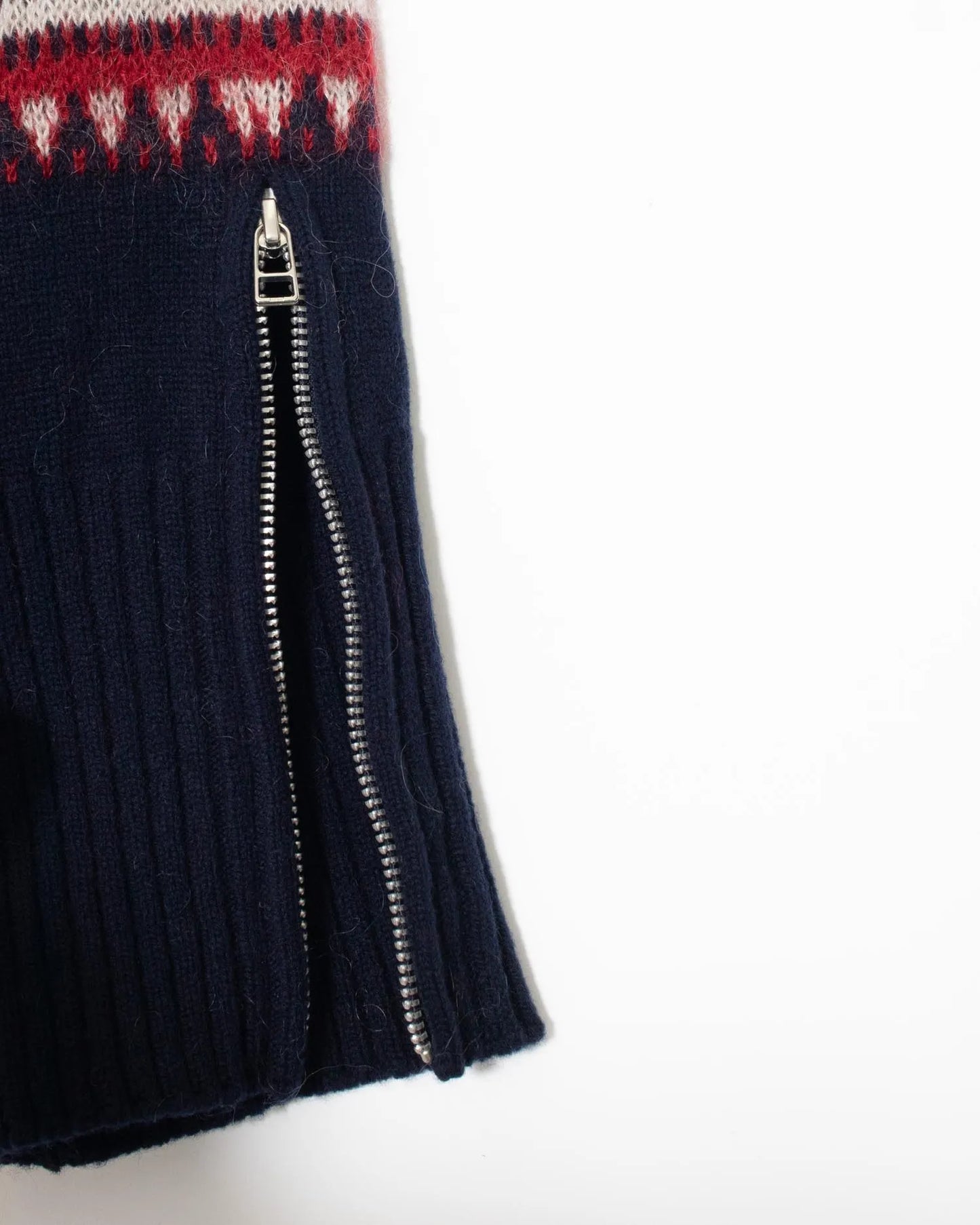 FAIR ISLE FRONT SLIT KNIT NAVY × RED