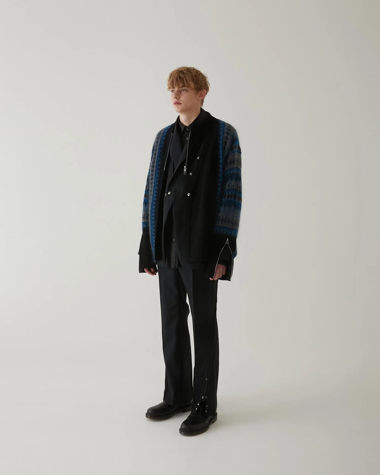 FAIR ISLE FRONT SLIT KNIT BLACK × BLUE