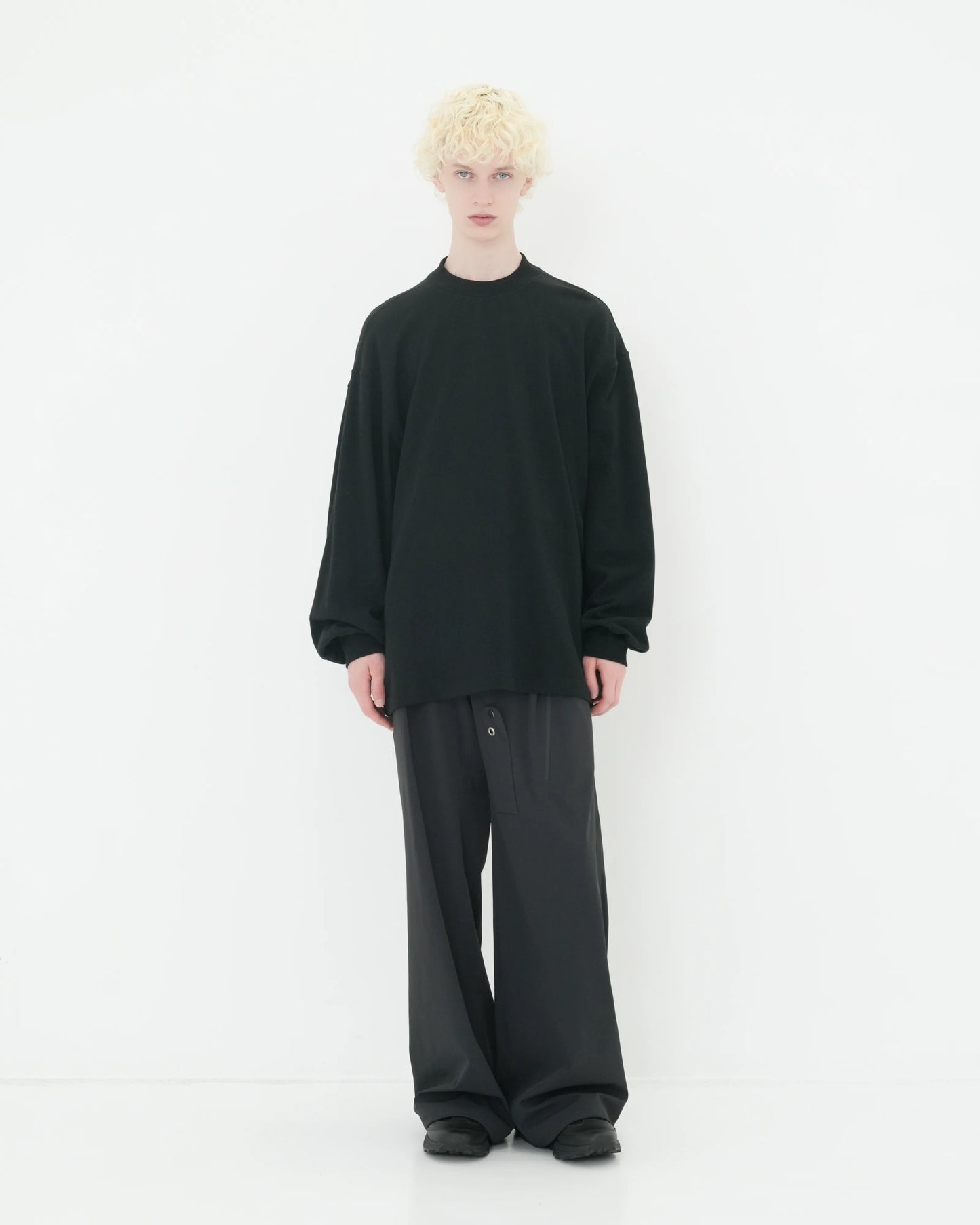 SIDE SEAM POCKET SWEATSHIRT BLACK