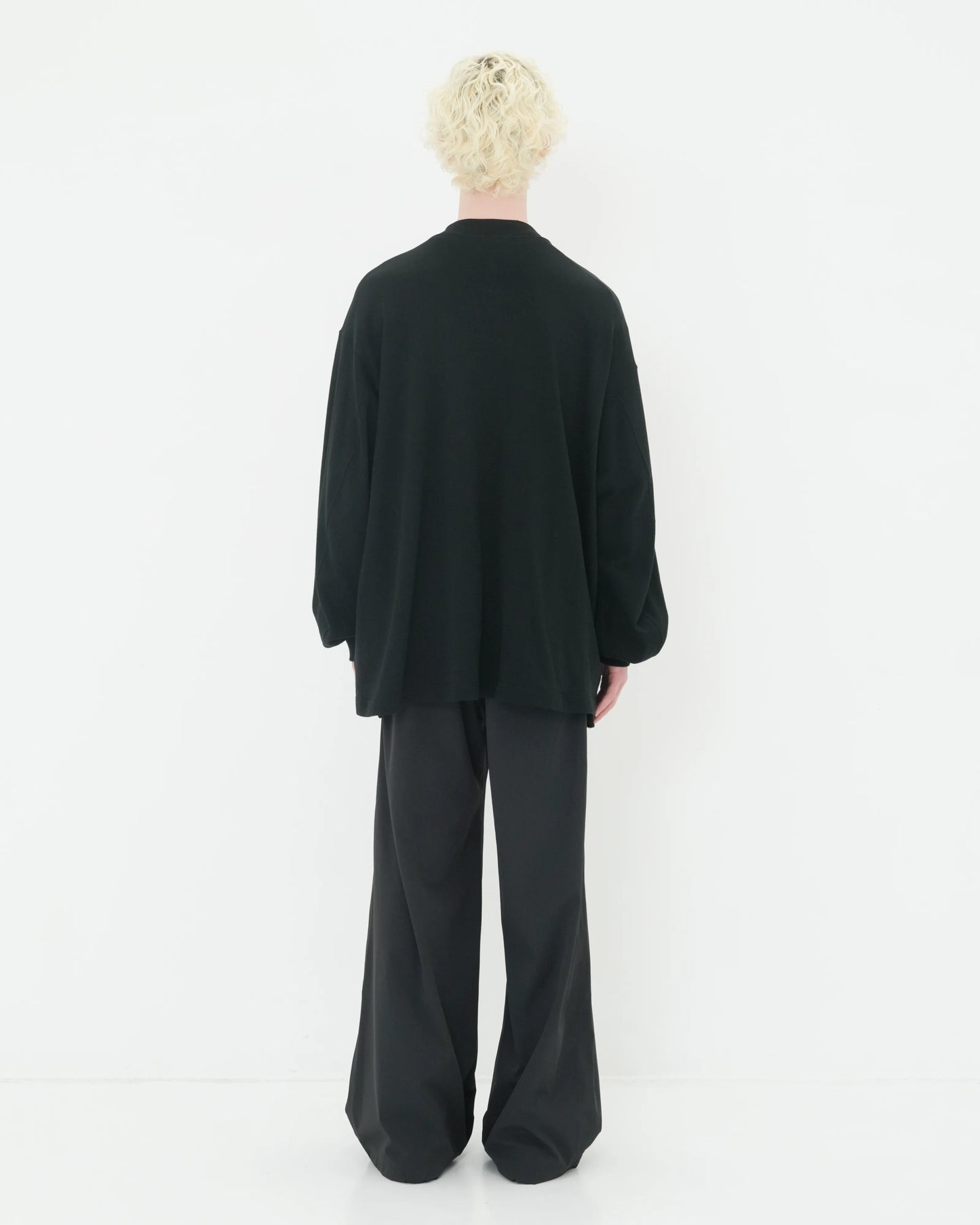 SIDE SEAM POCKET SWEATSHIRT BLACK