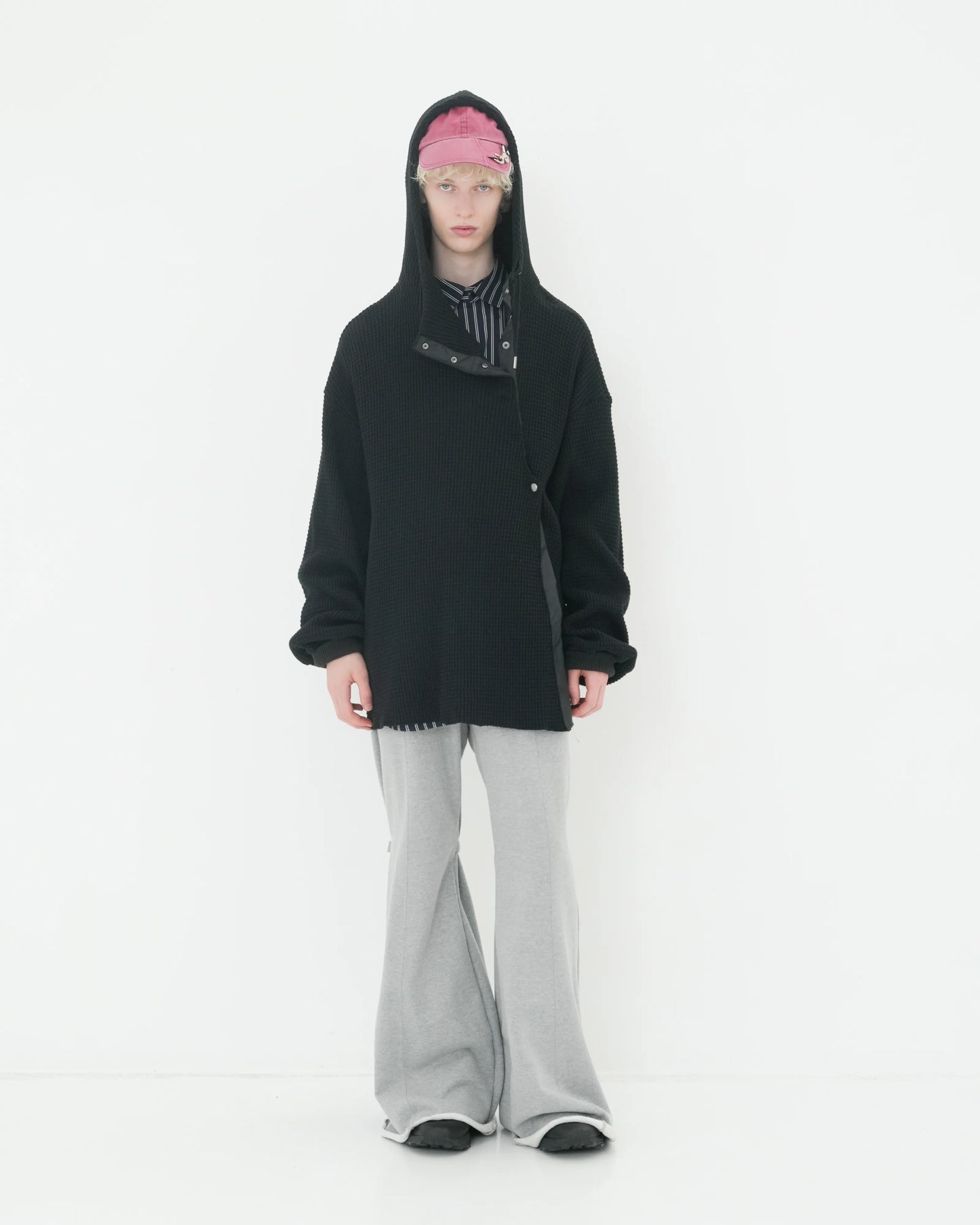 ∠12+1° SLIT HOODIE BLACK