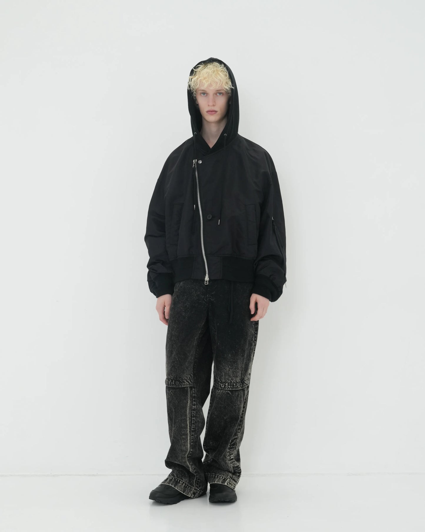 KNEE TUCK DENIM PANTS BLACK