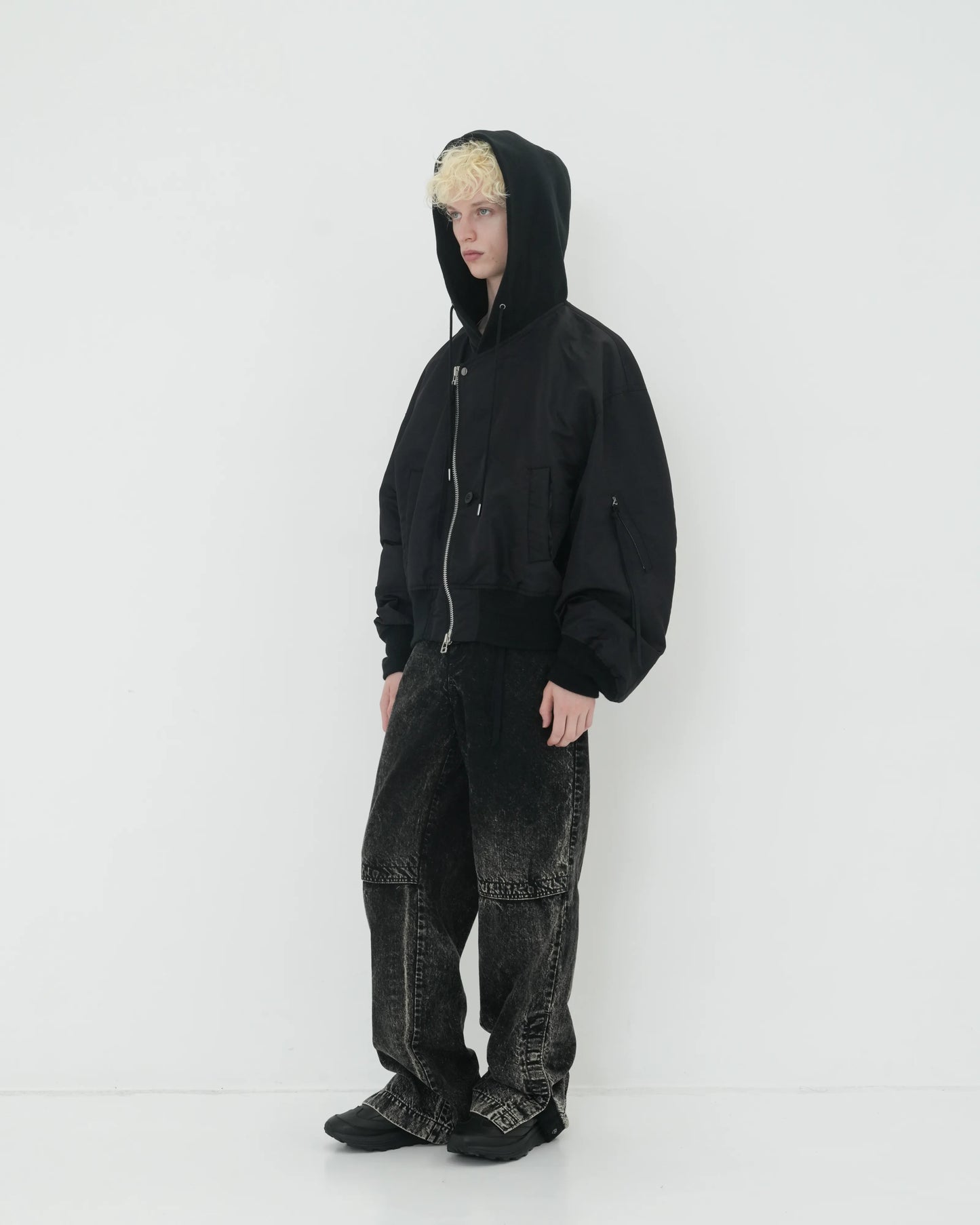 KNEE TUCK DENIM PANTS BLACK