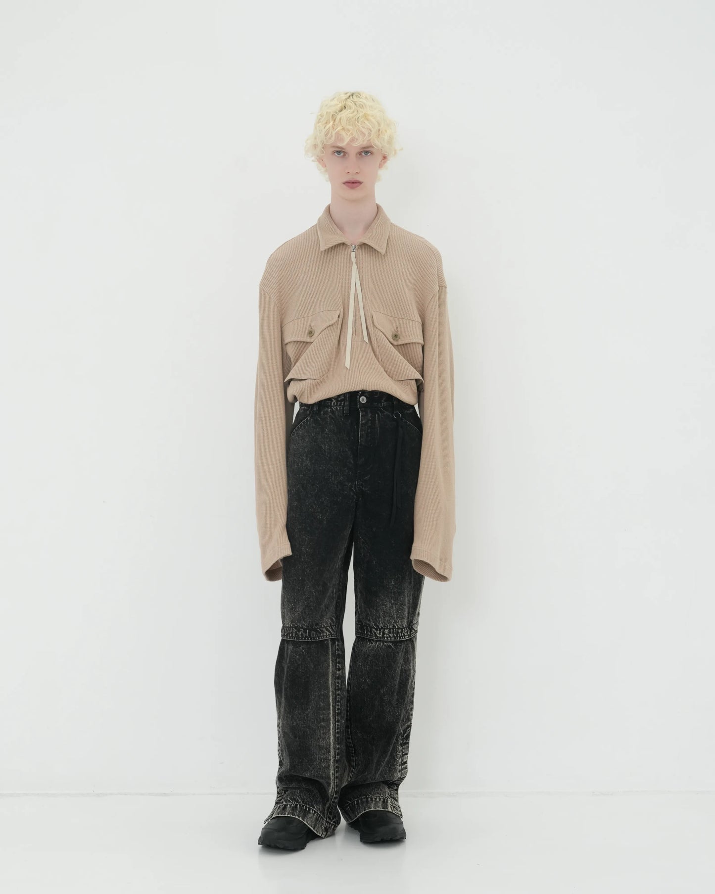KNEE TUCK DENIM PANTS BLACK
