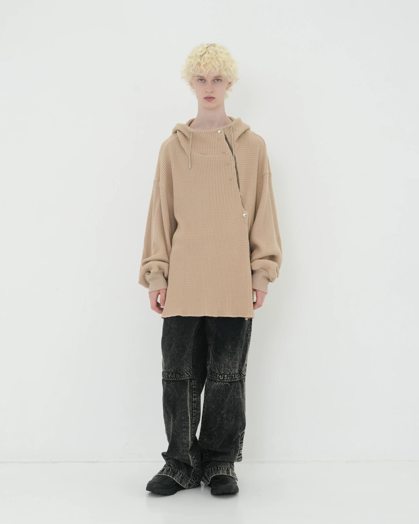 ∠12+1° SLIT HOODIE BEIGE