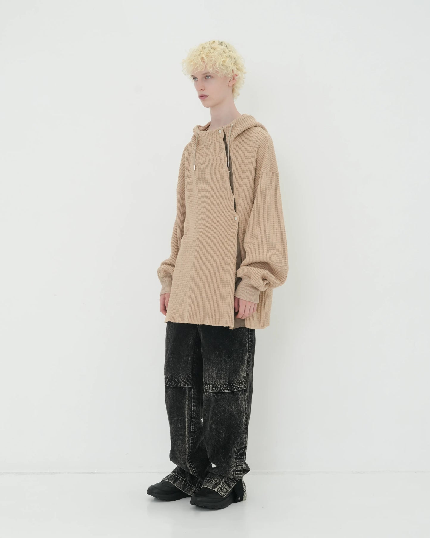 ∠12+1° SLIT HOODIE BEIGE