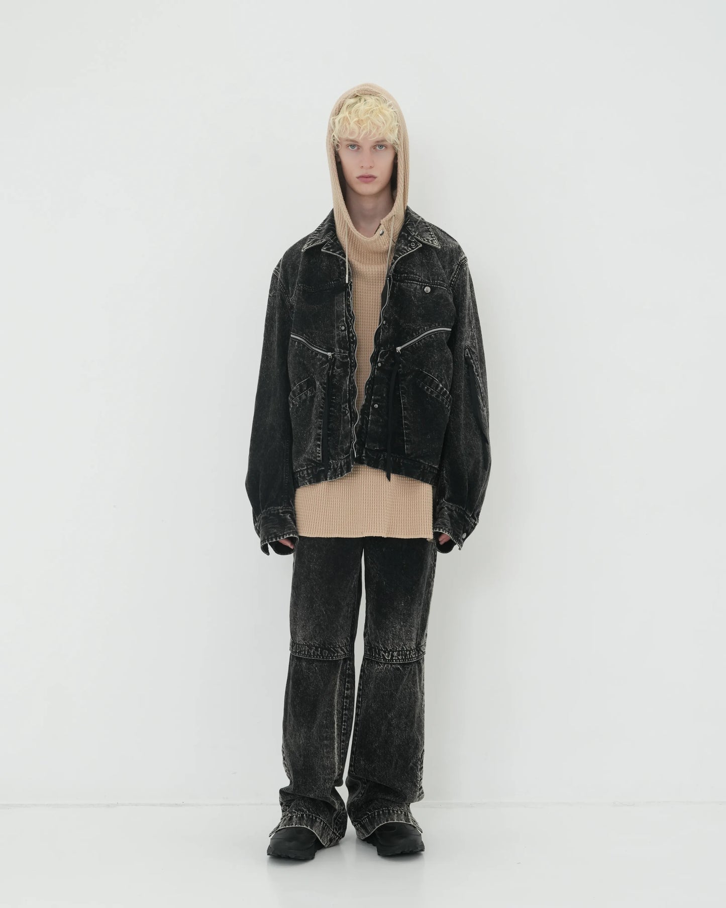 KNEE TUCK DENIM PANTS BLACK