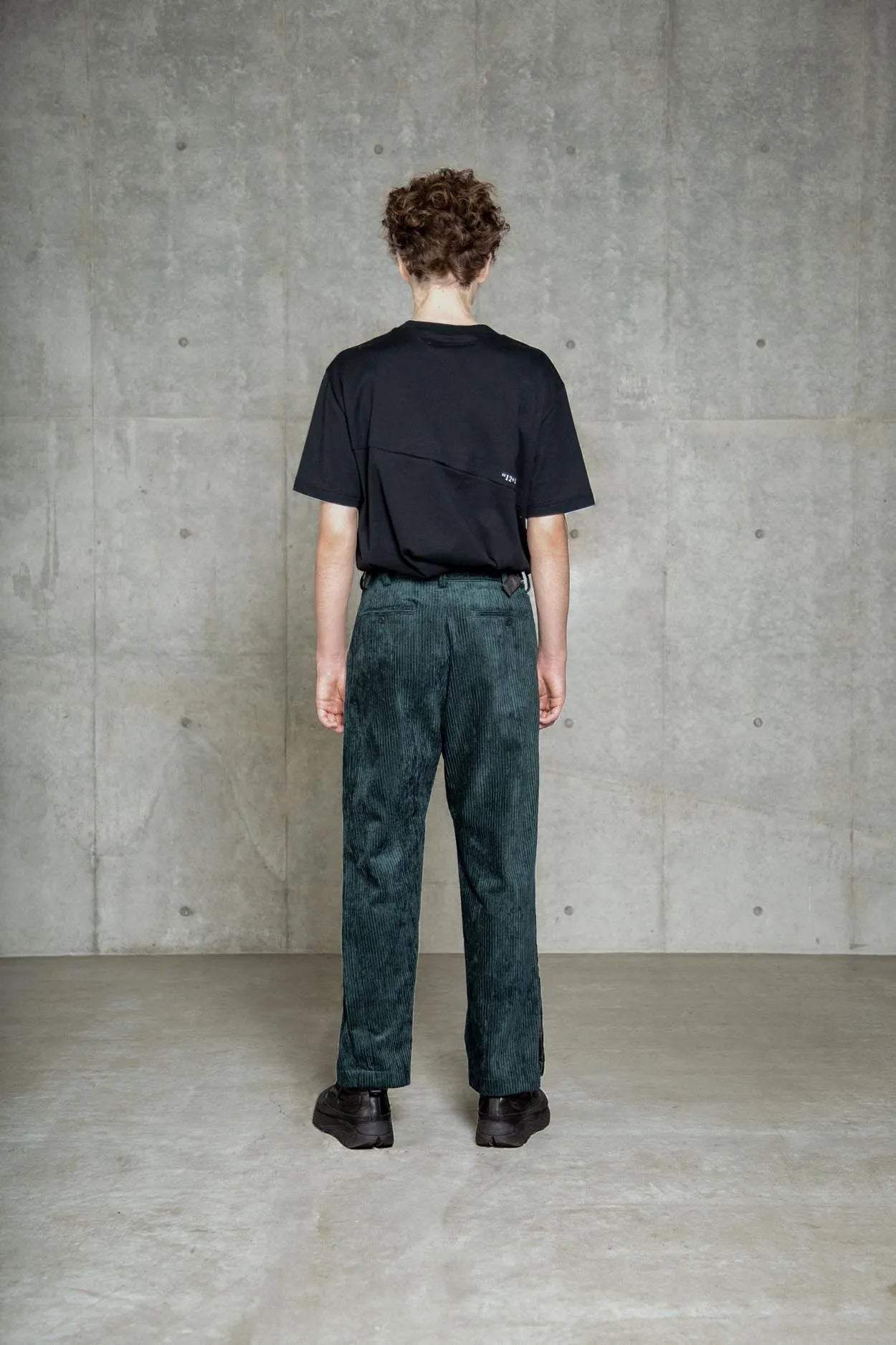 ∠13° CORDUROY WIDE PANTS GREY GREEN