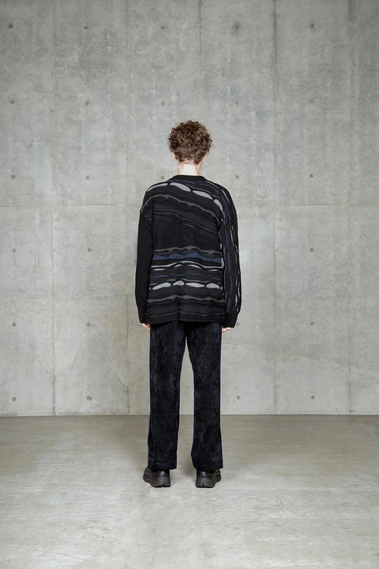 ∠13° 3D KNIT PO BLACK GREY