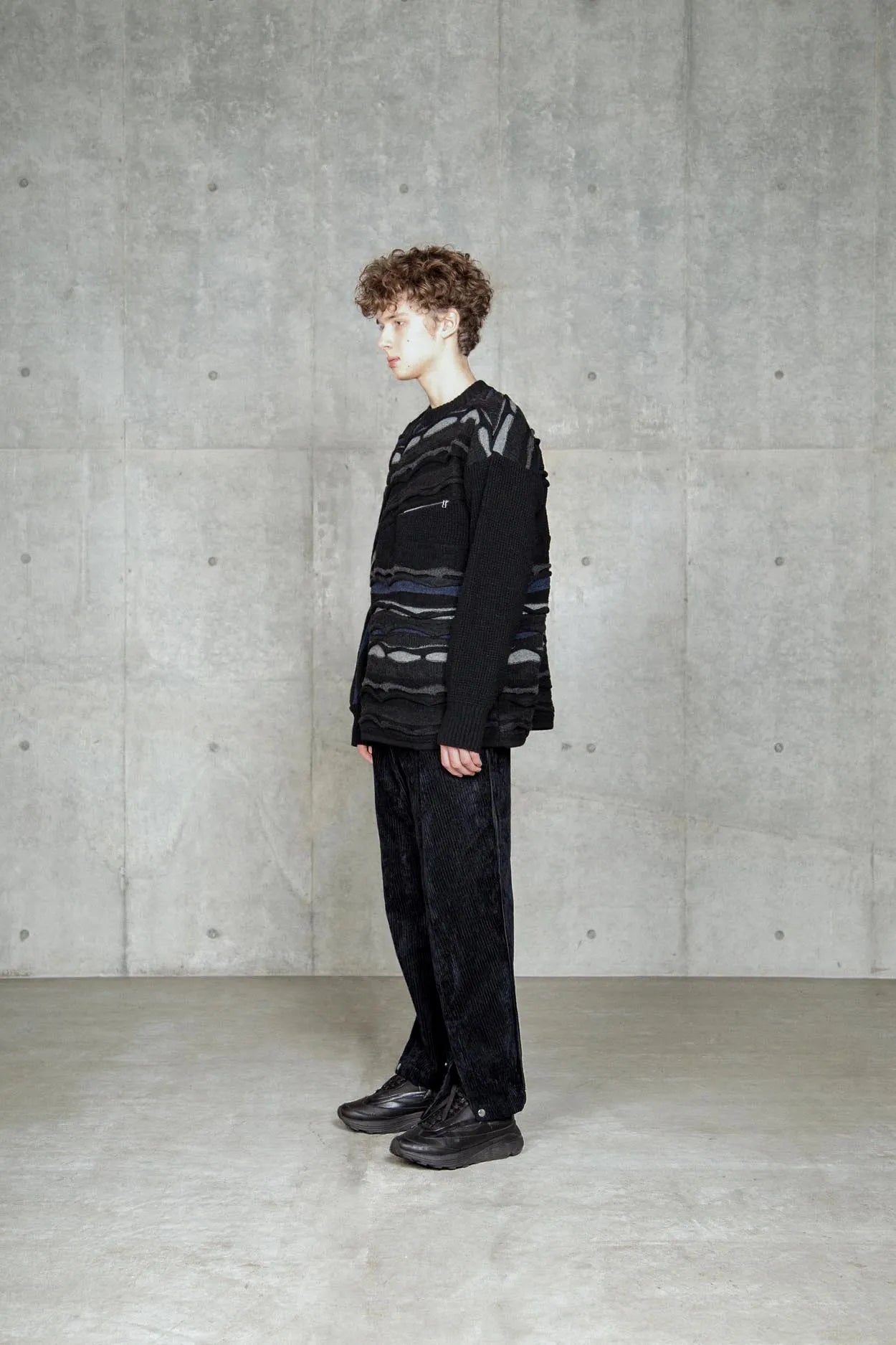 ∠13° 3D KNIT PO BLACK GREY