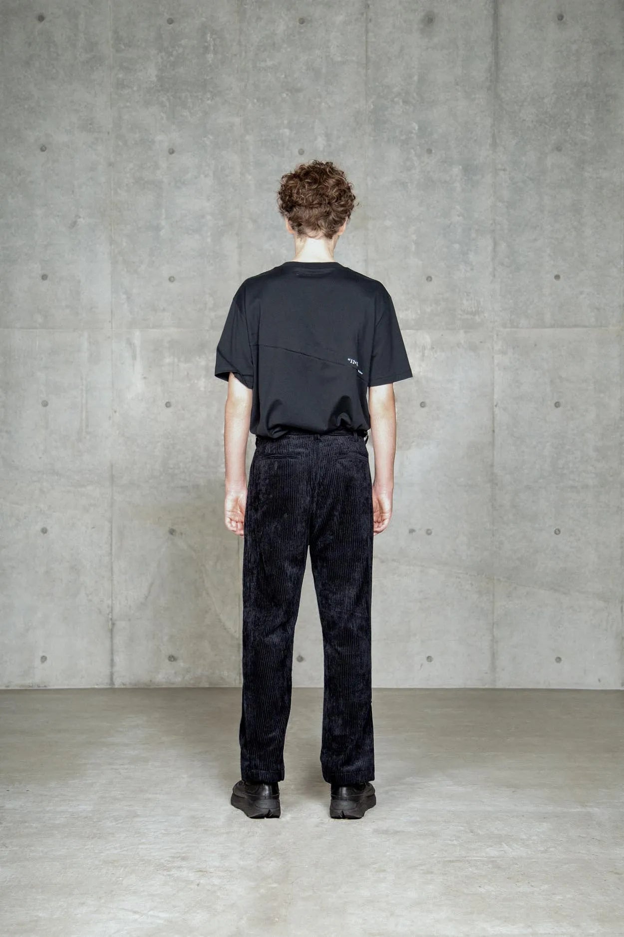 ∠13° CORDUROY WIDE PANTS BLACK GREY