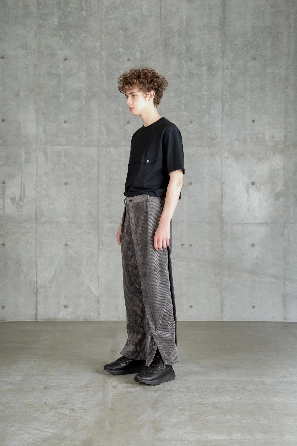 ∠13° CORDUROY WIDE PANTS GREY