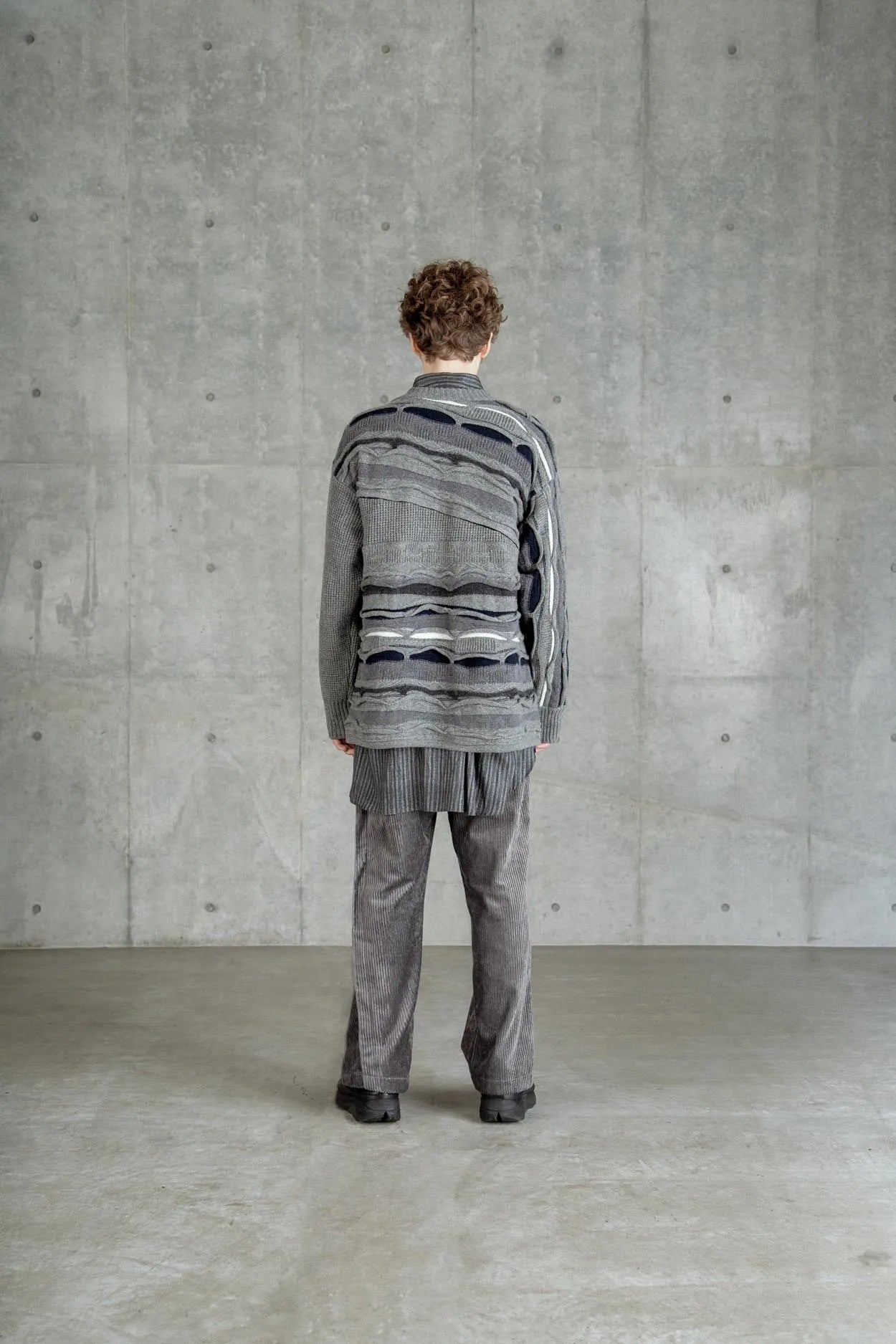 ∠13° 3D KNIT PO GREY