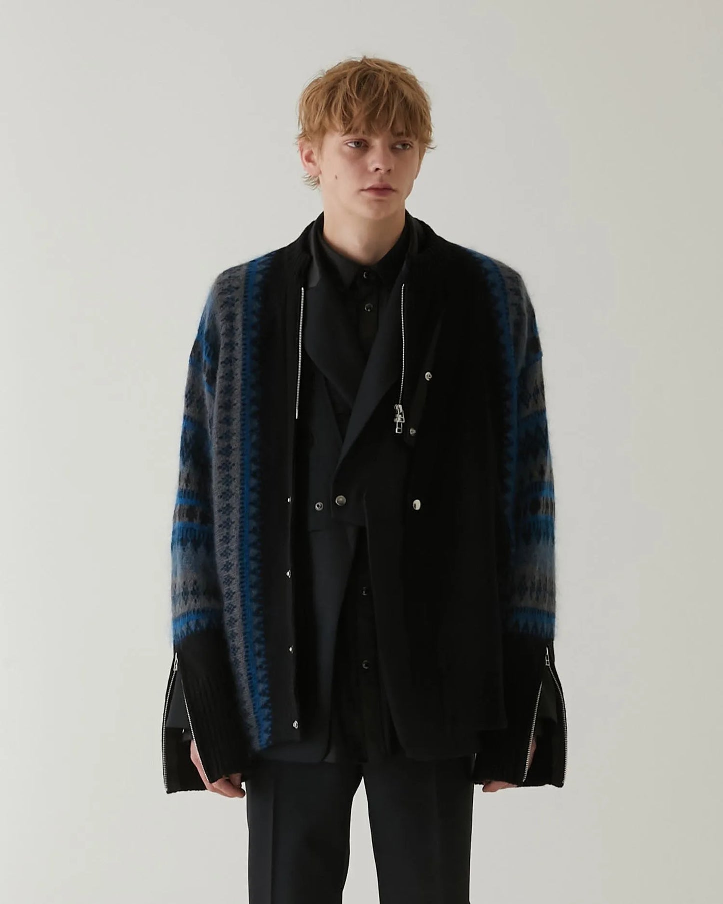FAIR ISLE FRONT SLIT KNIT BLACK × BLUE