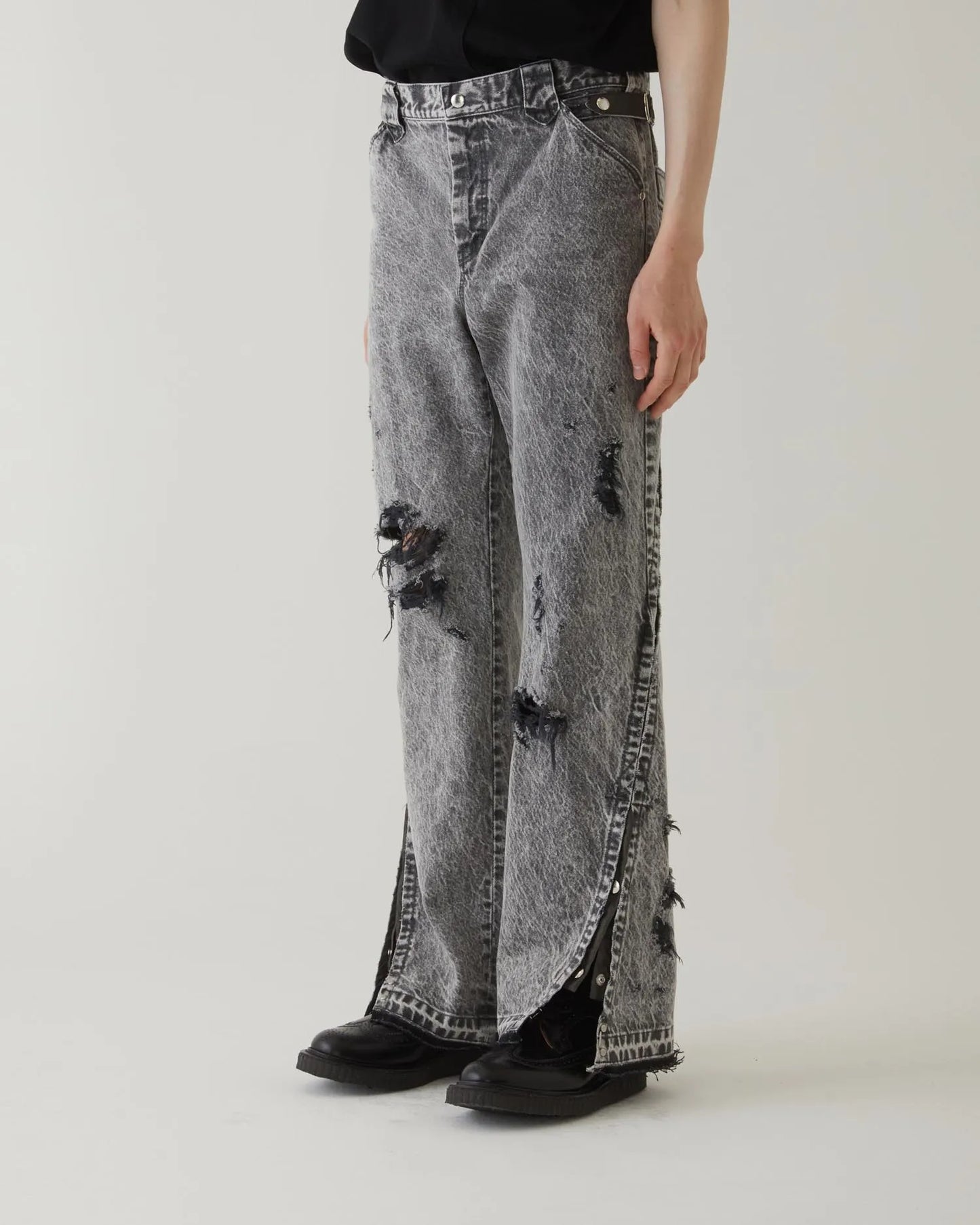 CRACKS BLEACH FLARED DENIM PANTS BLACK
