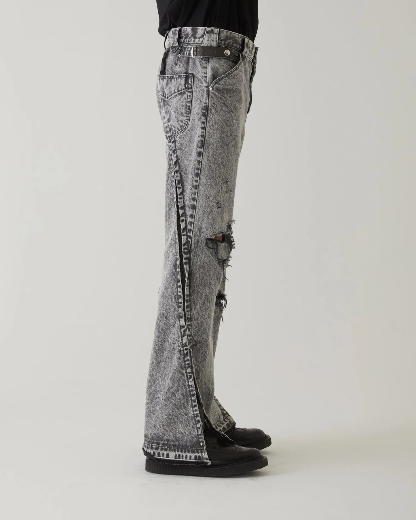 CRACKS BLEACH FLARED DENIM PANTS BLACK