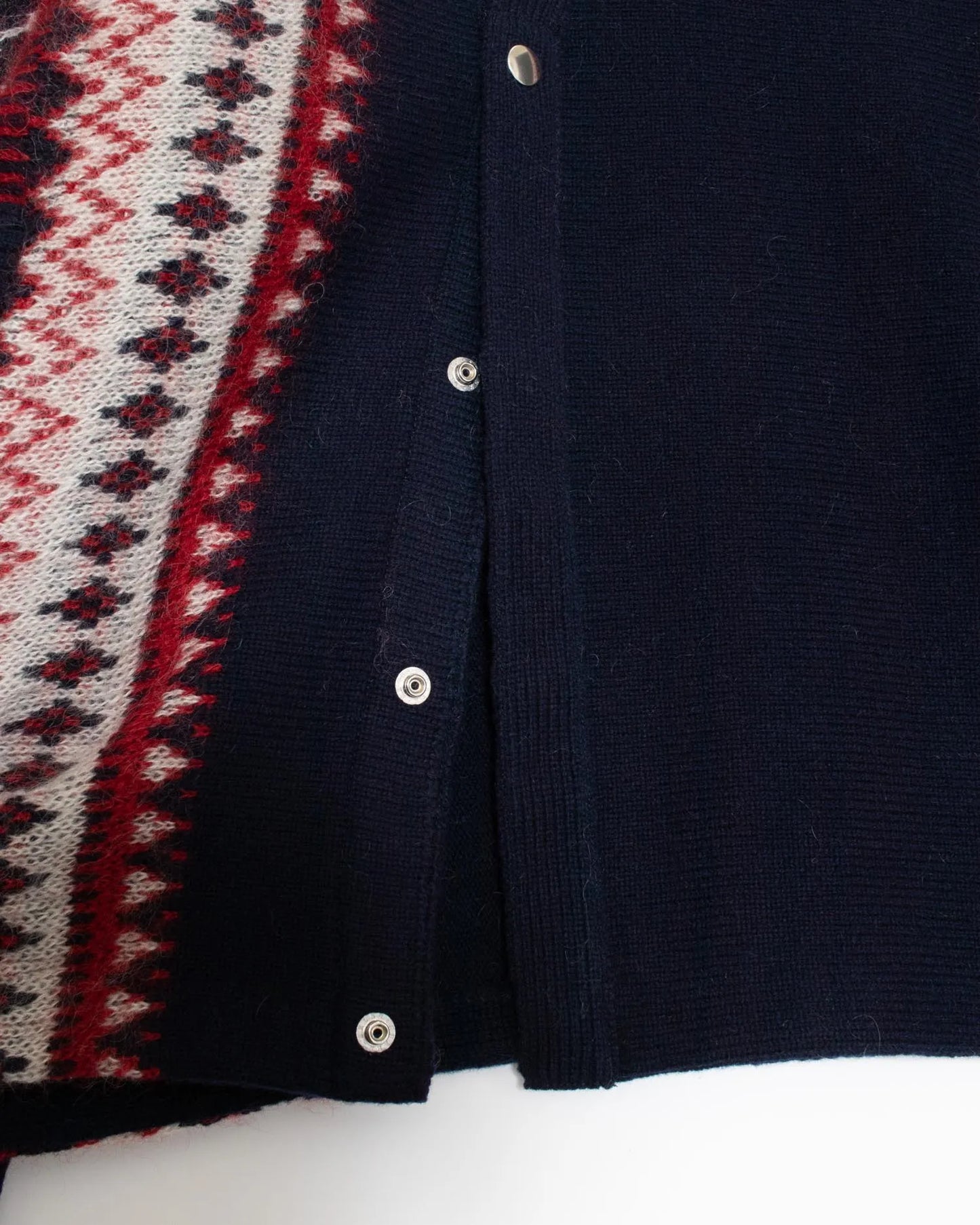FAIR ISLE FRONT SLIT KNIT NAVY × RED
