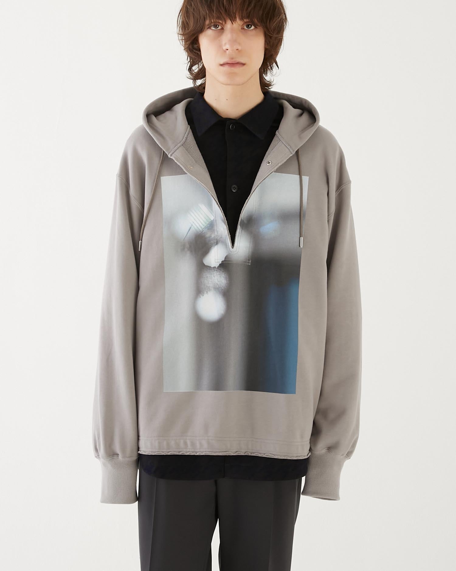 GRAPES BY THE WINDOW SLIT HOODIE GREY