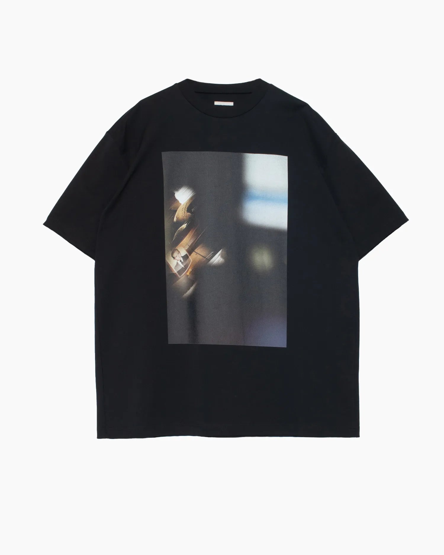 GRAPES BY THE WINDOW PHOTO T-SHIRT BLACK