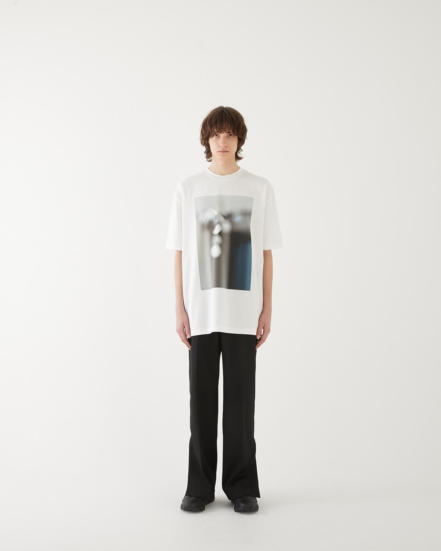 GRAPES BY THE WINDOW PHOTO T-SHIRT WHITE