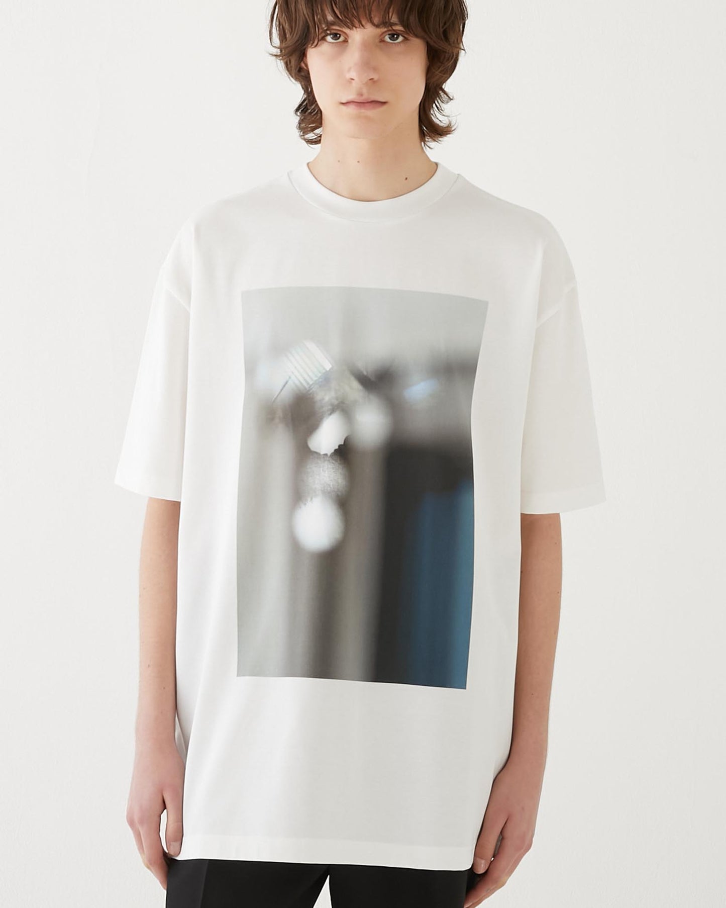 GRAPES BY THE WINDOW PHOTO T-SHIRT WHITE