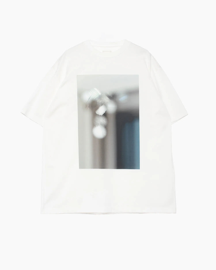 GRAPES BY THE WINDOW PHOTO T-SHIRT WHITE