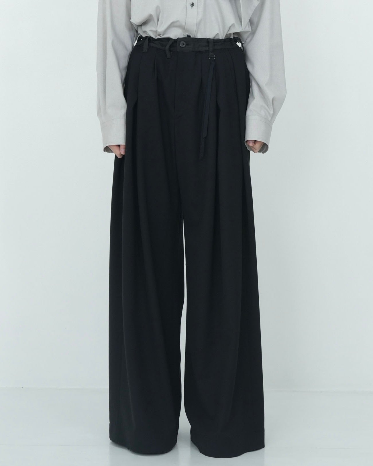 4-TUCK WIDE SLACKS BLACK
