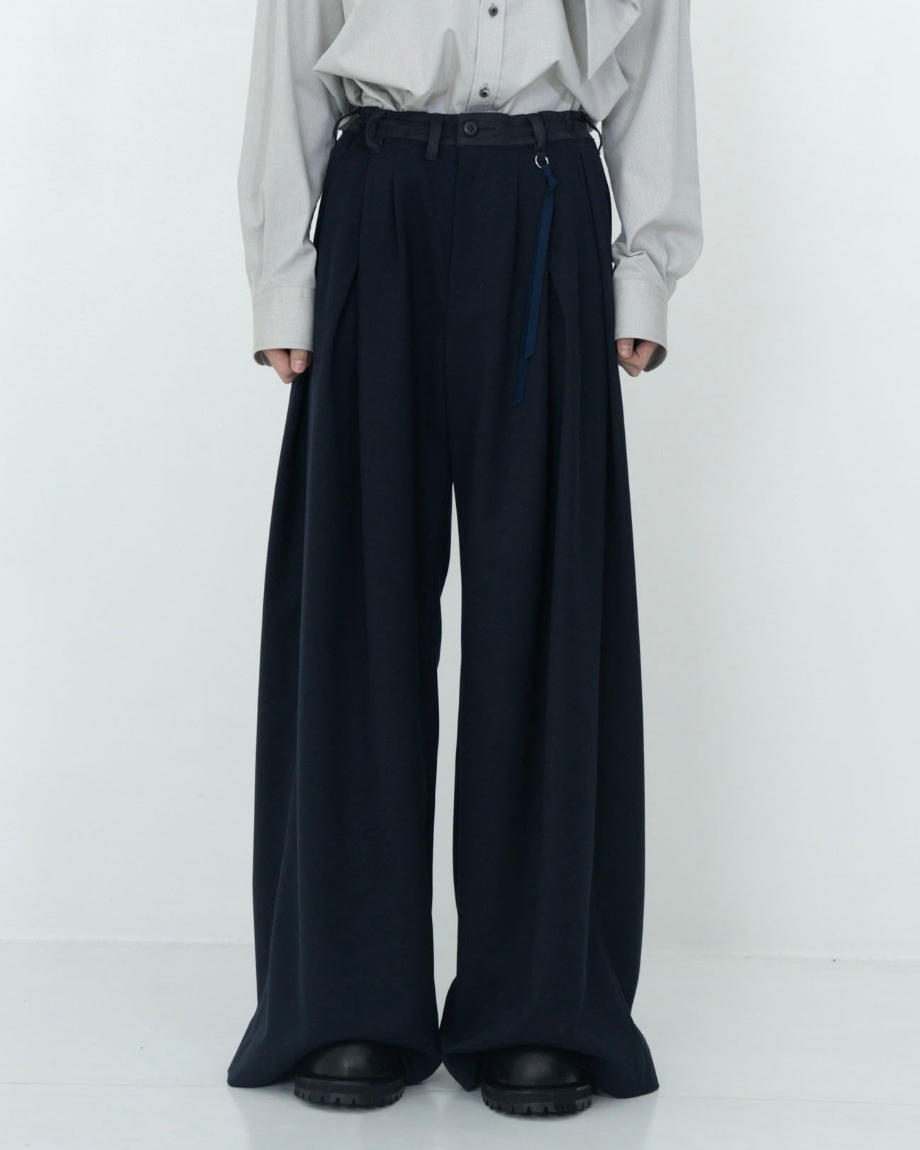 4-TUCK WIDE SLACKS NAVY