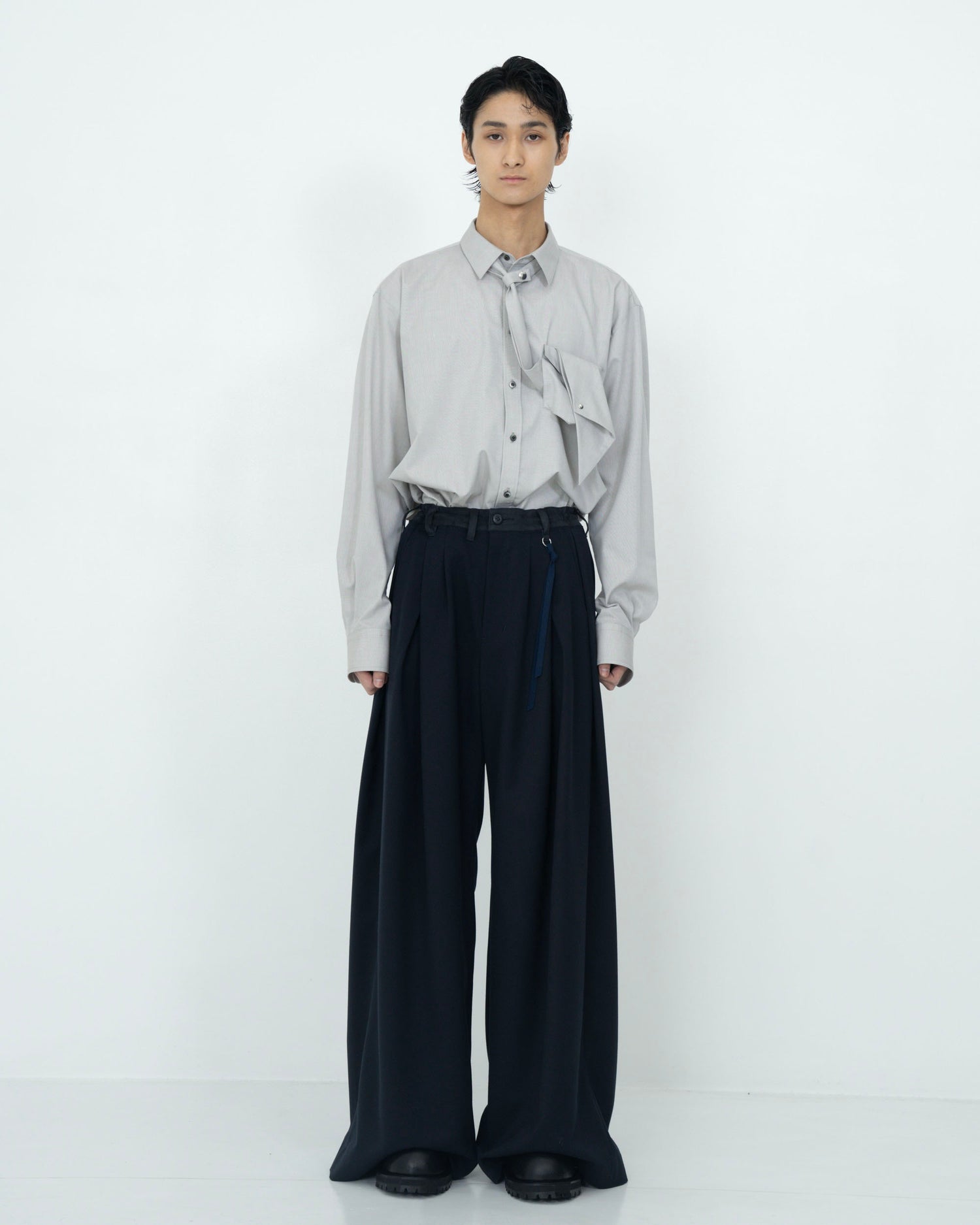 4-TUCK WIDE SLACKS NAVY