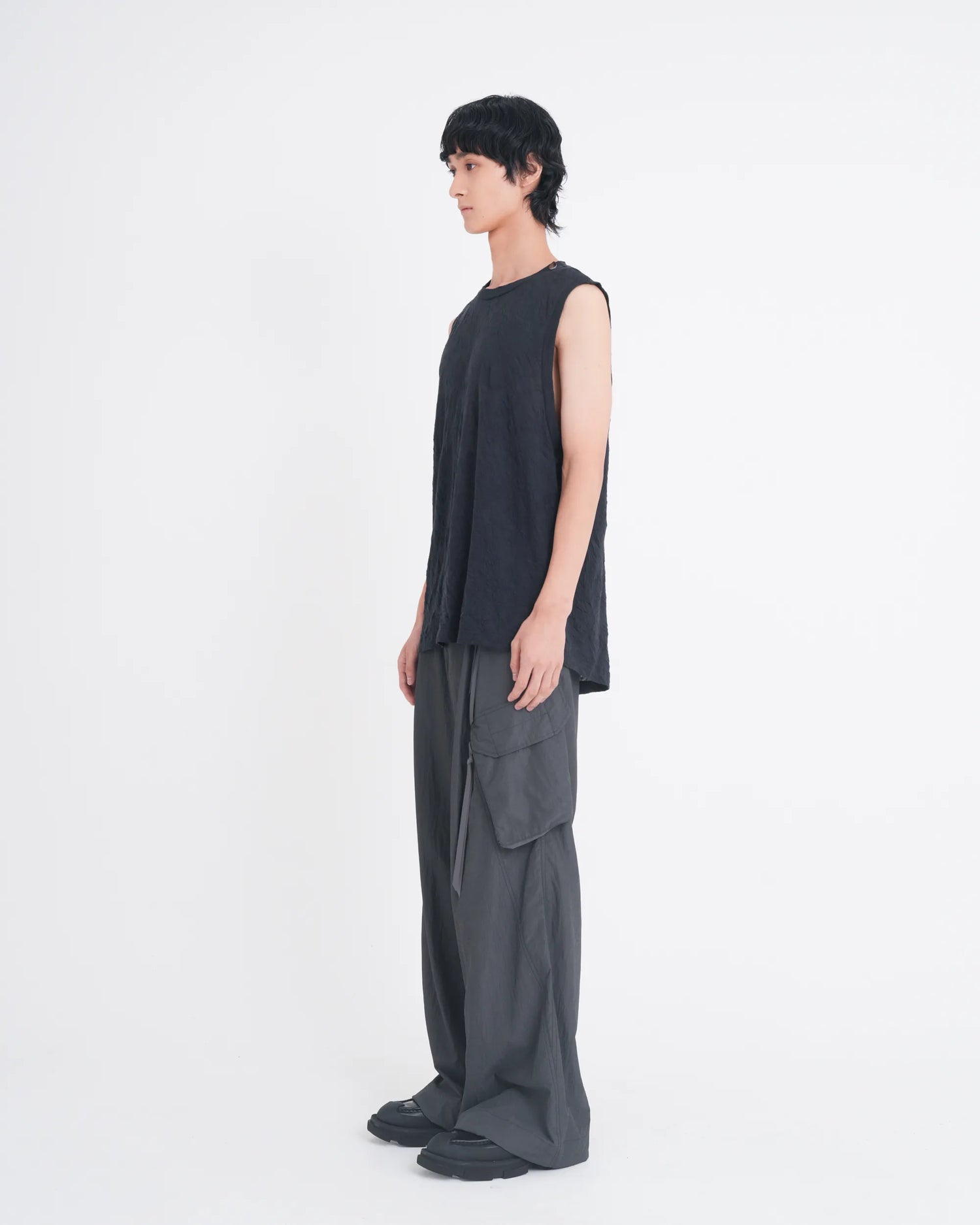 WRINKLED SLEEVELESS TOPS BLACK