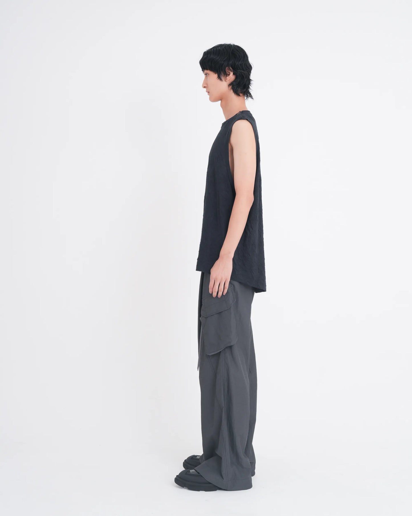 WRINKLED SLEEVELESS TOPS BLACK