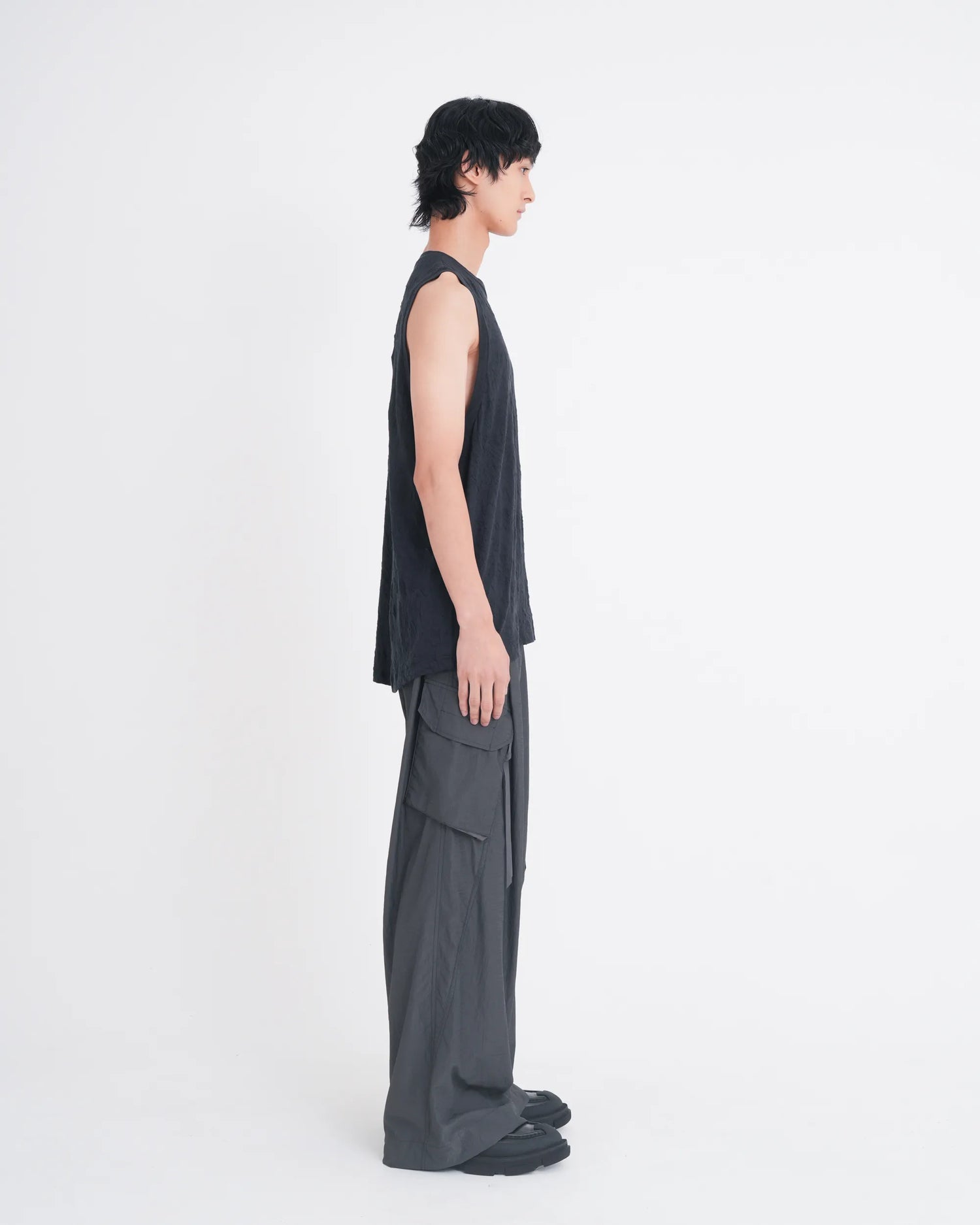 WRINKLED SLEEVELESS TOPS BLACK