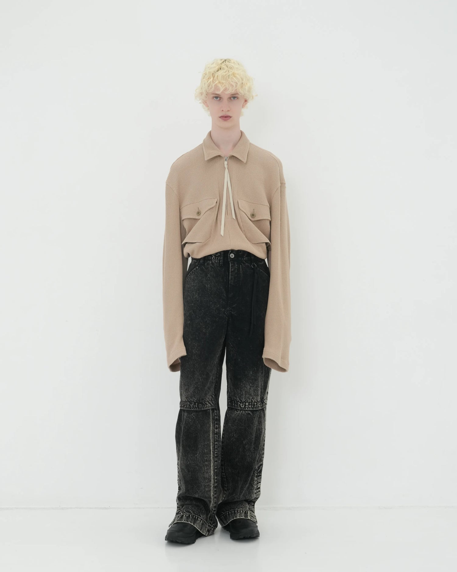 KNEE TUCK DENIM PANTS BLACK