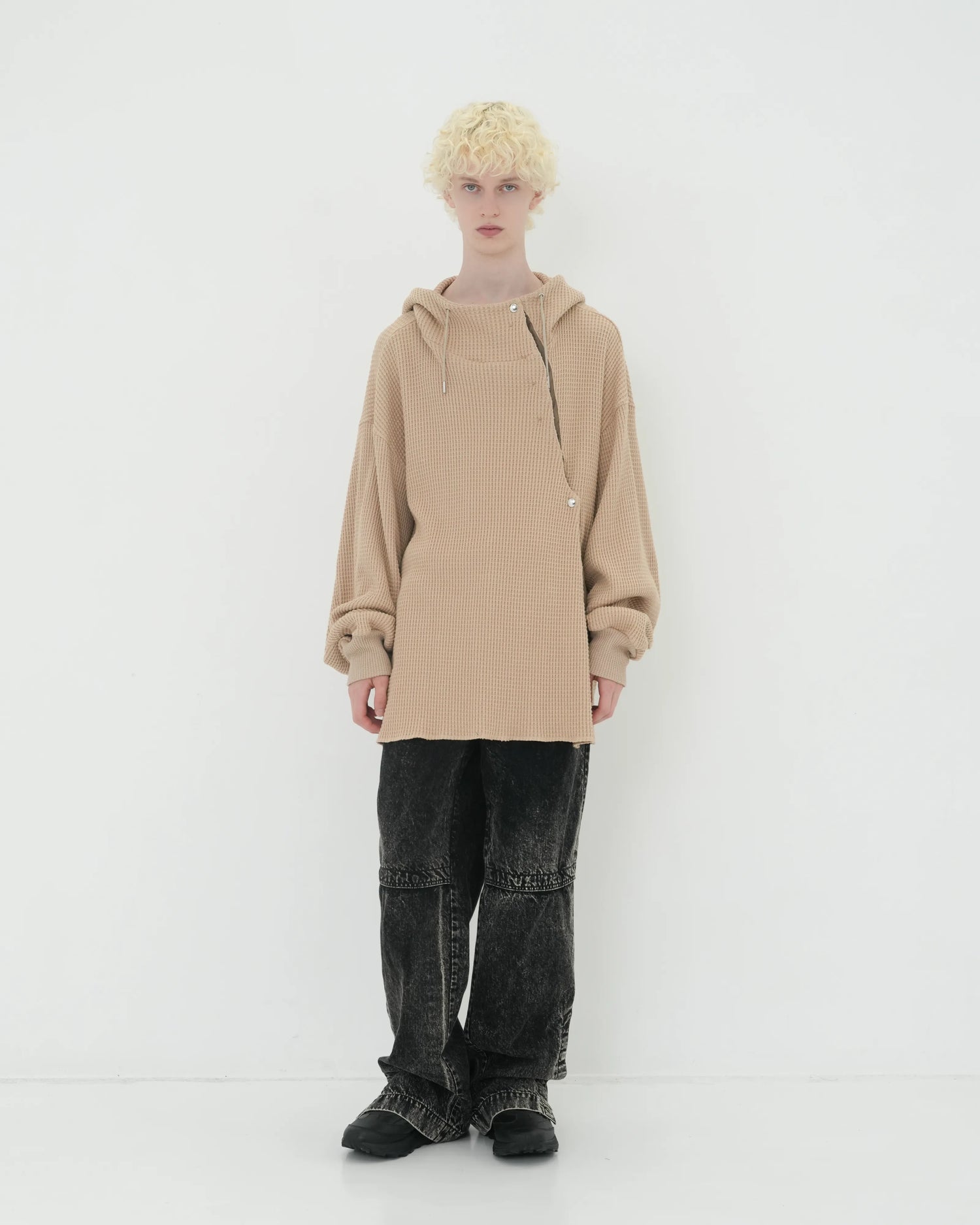 ∠12+1° SLIT HOODIE BEIGE