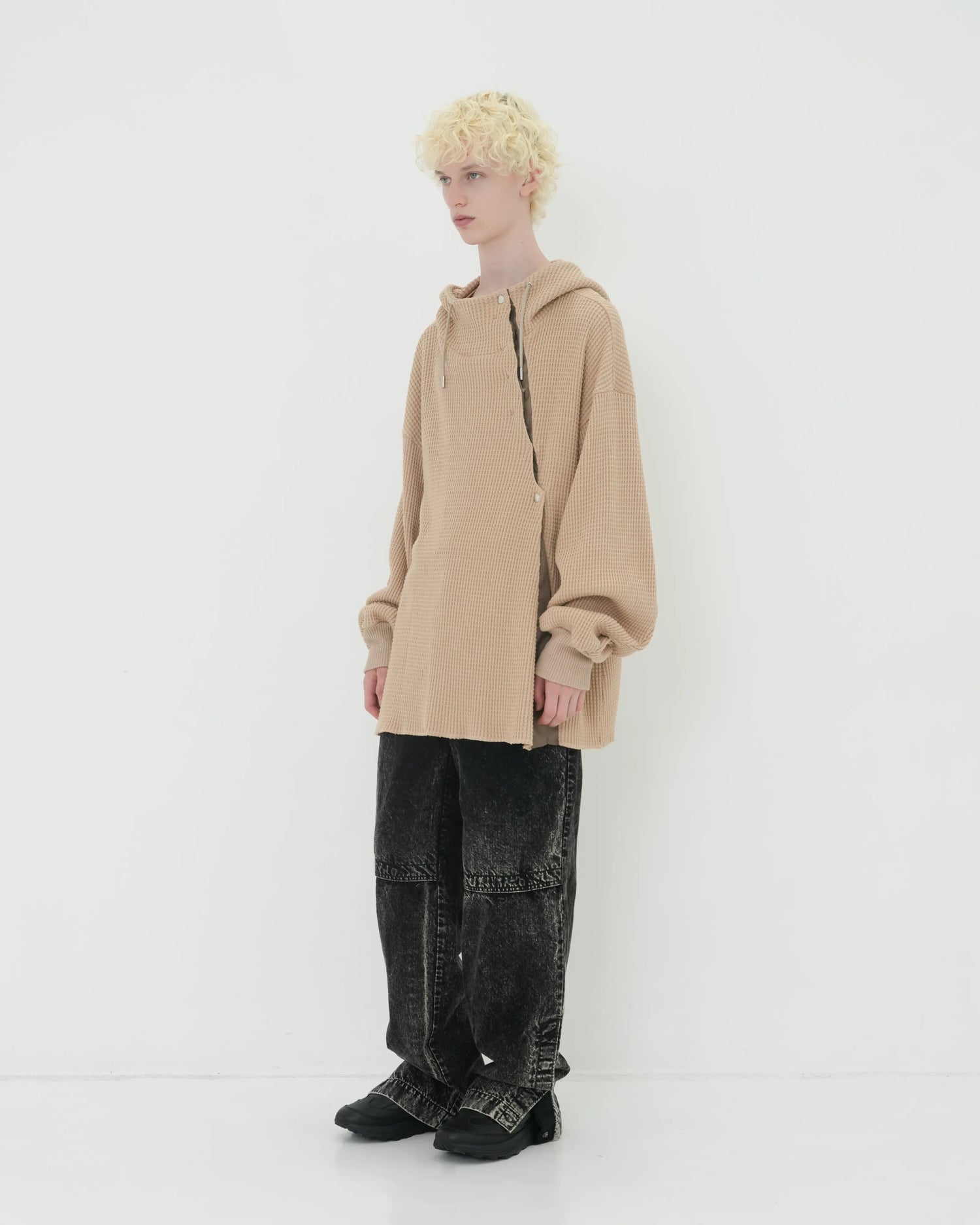 ∠12+1° SLIT HOODIE BEIGE